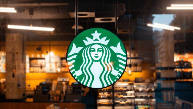 How to Create a Coffee Shop Logo That Stands Out (With Examples) 